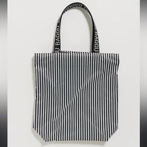 NWT BAGGU BLACK AND WHITE STRIPE Ripstop Tote - Discontinued Pattern & Product